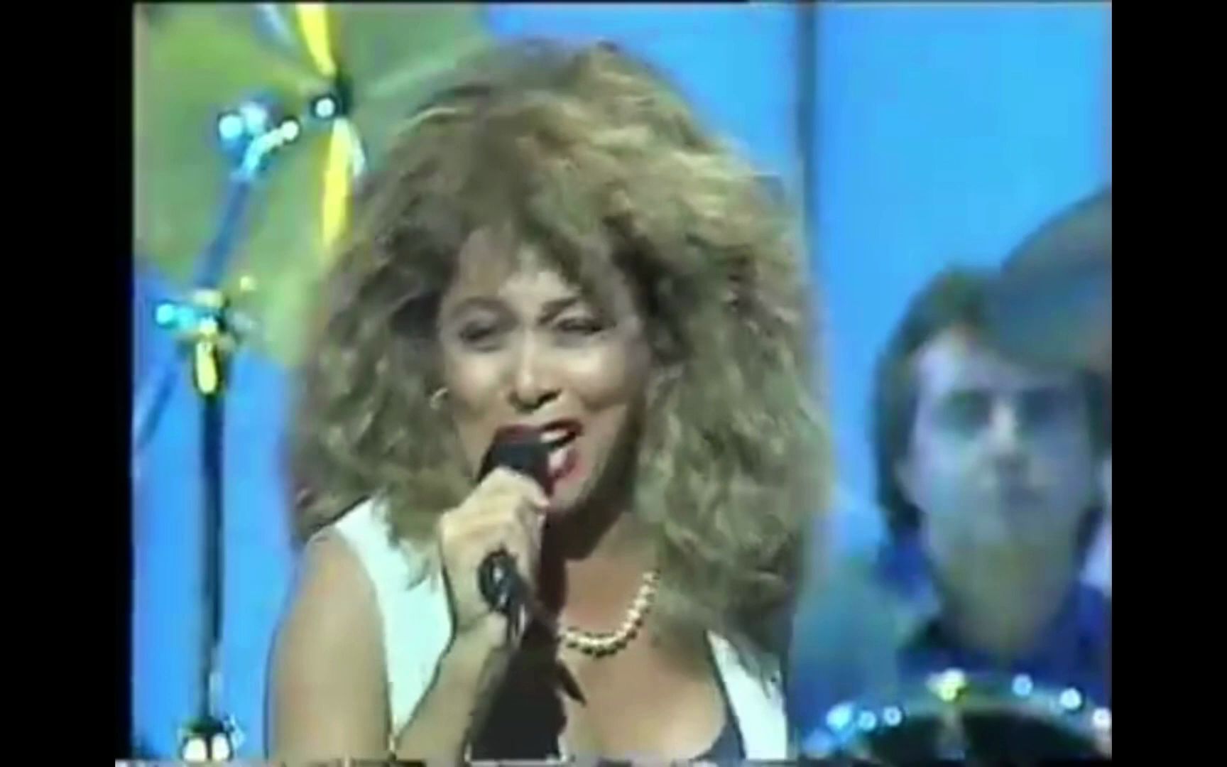 [图]【为英国王室献唱】Tina Turner - Steamy Windows & I don't Wanna Lose You 1989.11.20