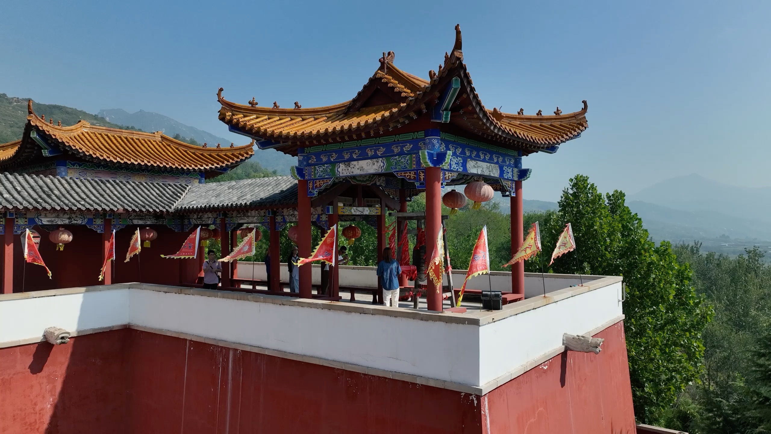 已经开始期待夏天了!#已经开始期待夏天了 #敬业旅游区 #王母山