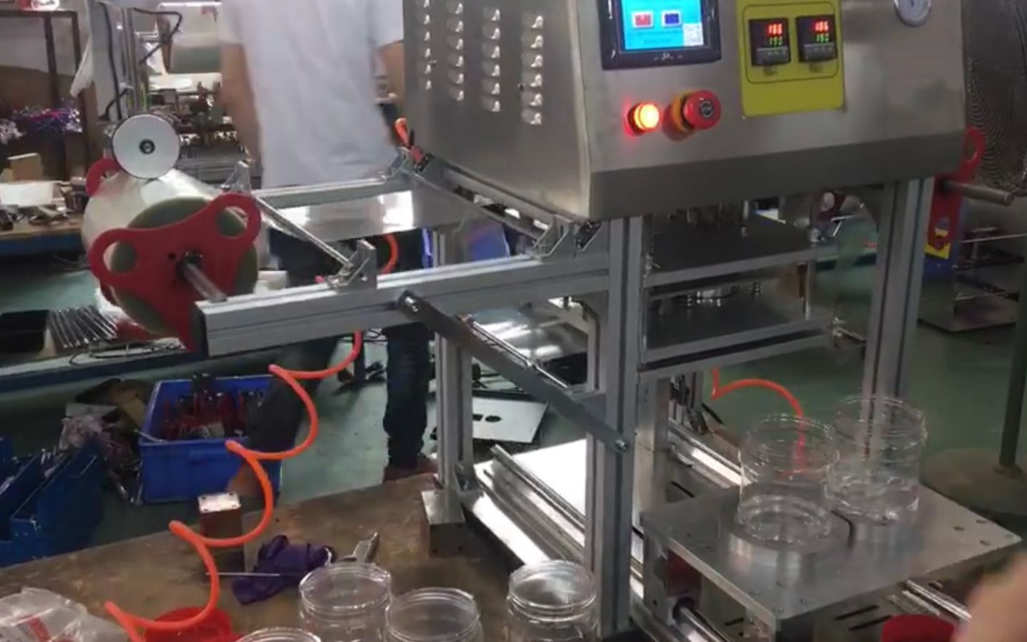 励勤包装 瓶装食品封口机 塑料瓶密封机 酱料瓶封膜机