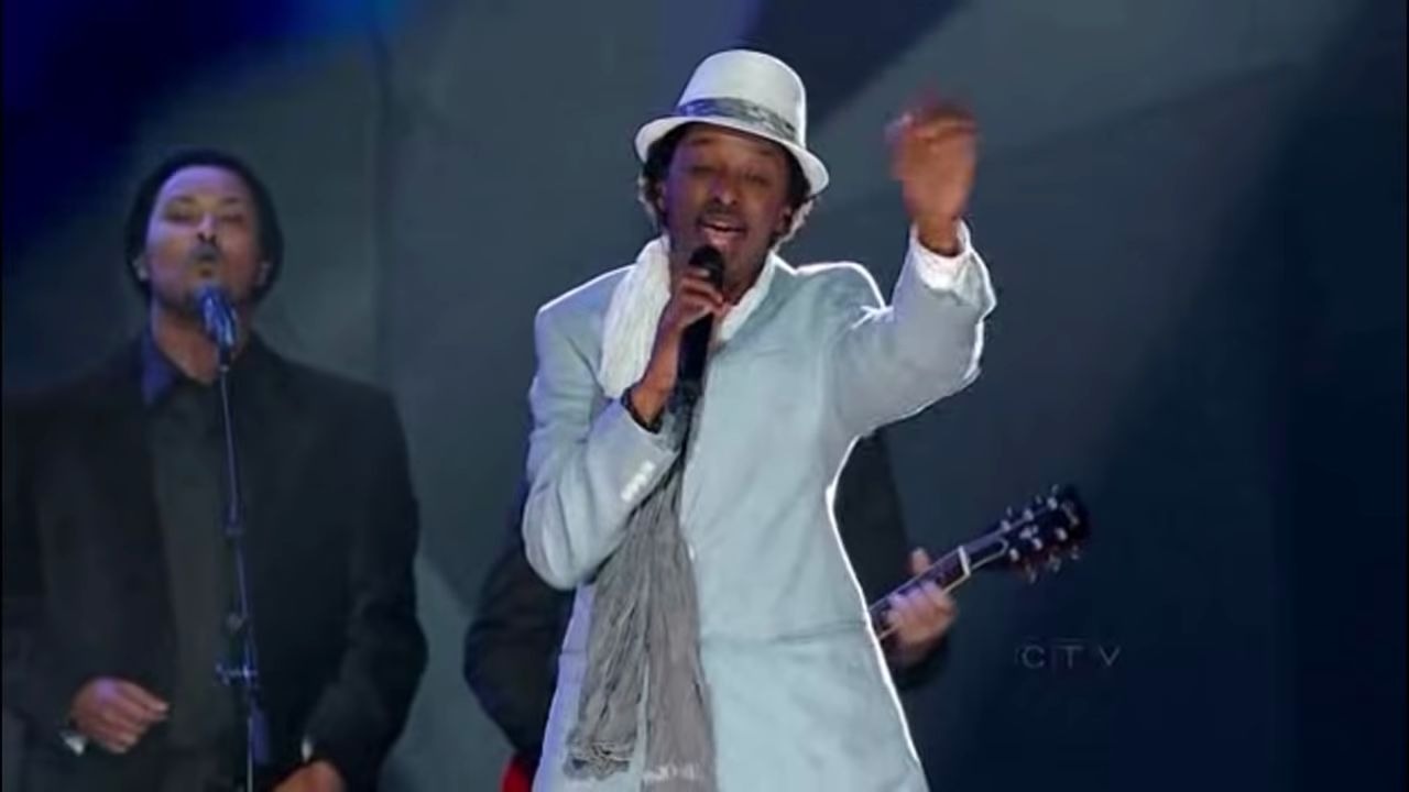 [图]K'Naan - Wavin' Flag feat. Drake, Justin Bieber & Nikki Yanofsky 2010 Juno Award