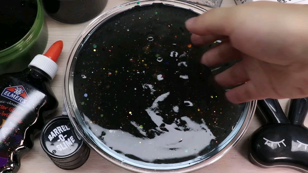 黑色史莱姆大集合!只用黑色的无硼砂材料混泥,会混出什么效果?