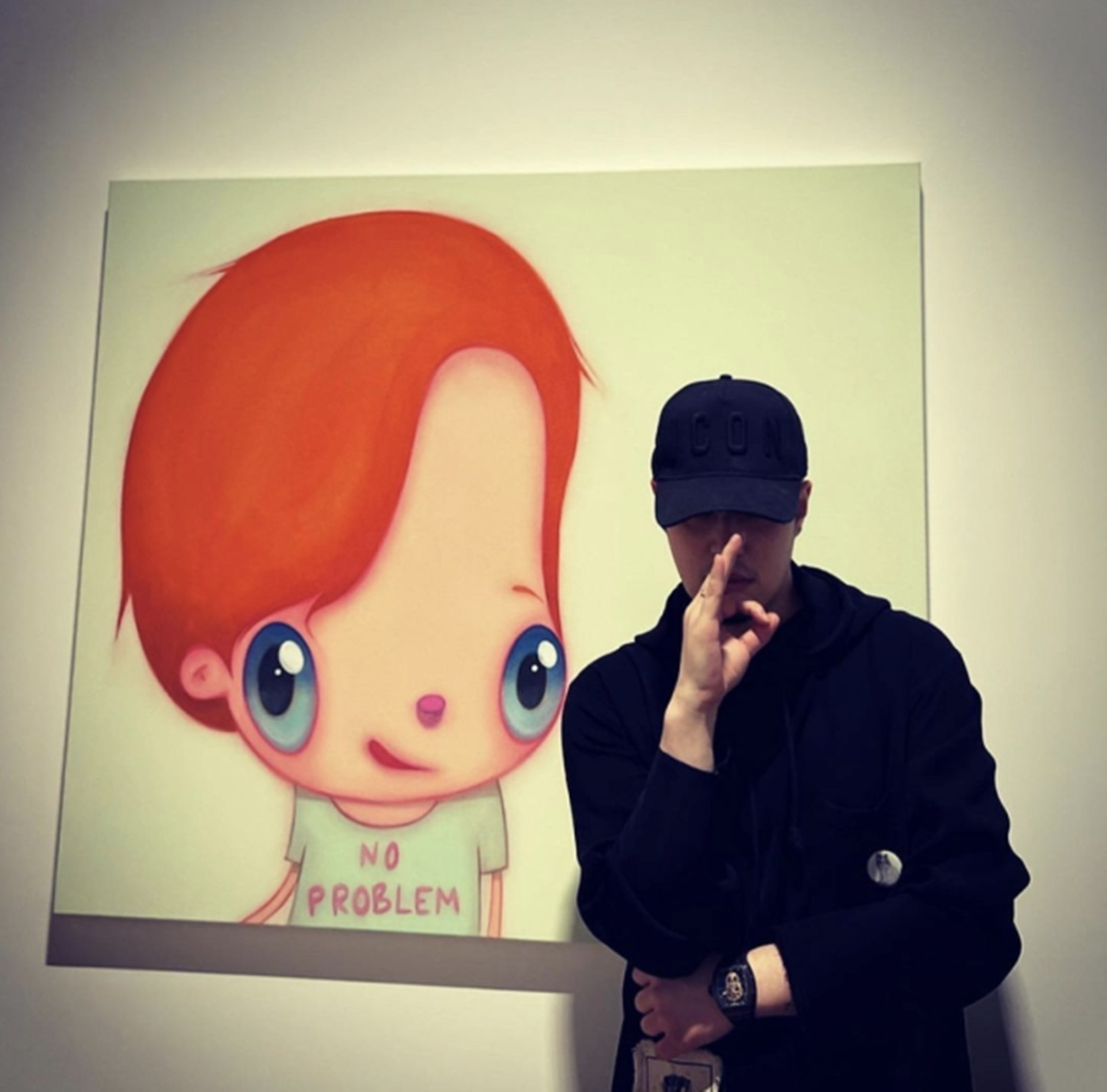 潘玮柏夫妇甜蜜看展,互为对方掌镜秀恩爱,宣云衣着宽松似怀孕