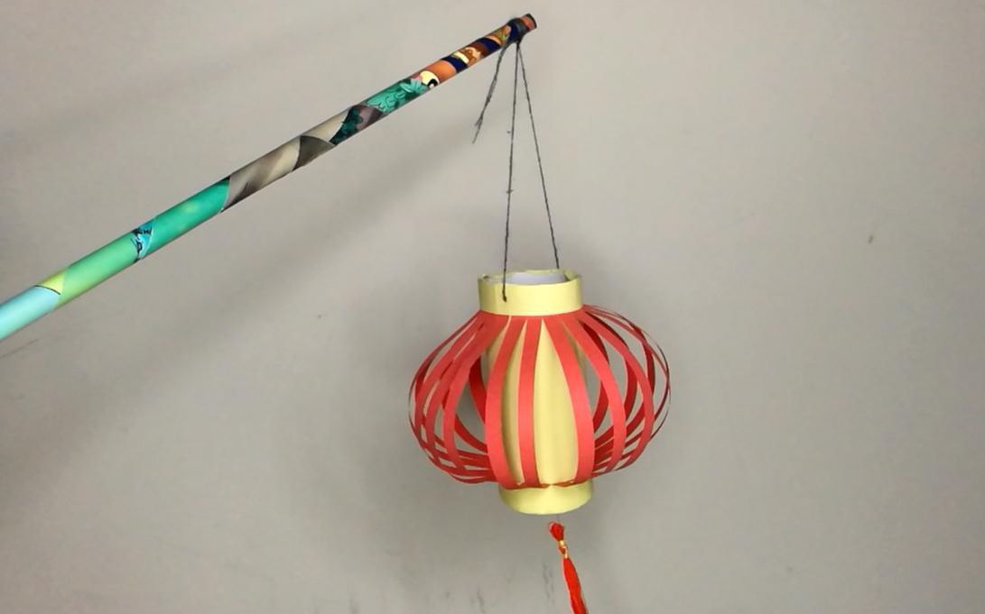小壮手工制作手柄大红灯笼小朋友的手工作业卷纸筒废物利用