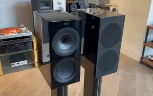 Download Video: KEF R3 Meta - Altavoces con tecnología Metamaterial - Color Negro