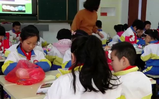 人美版小学美术二年级下册 :《节节虫》(含课件教案)优质公开课 刘老师 小学美术二下课堂实录GKK哔哩哔哩bilibili