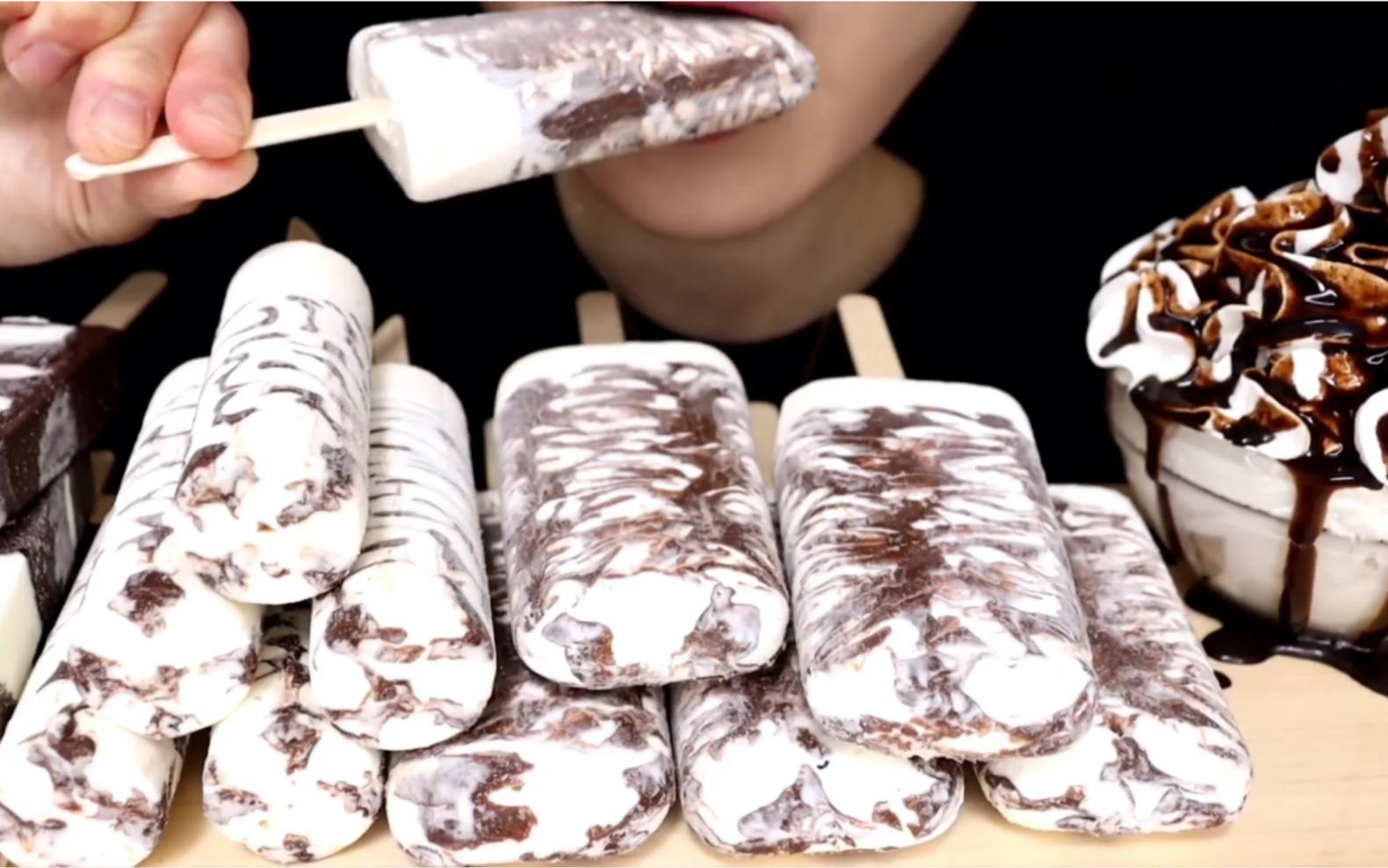 61kasumi61斑马纹巧克力冰淇淋,脆皮雪糕 (简短版)