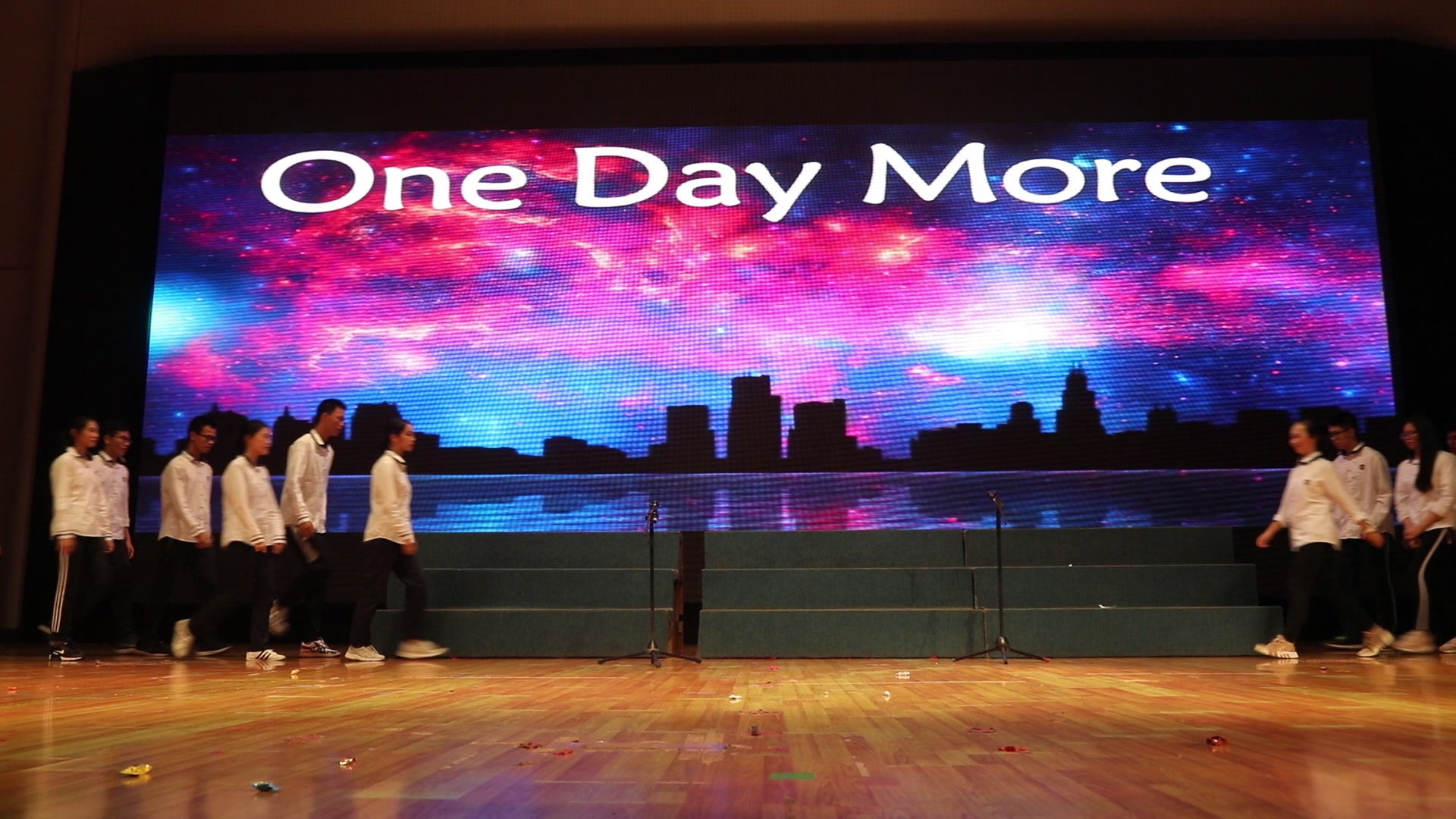 【悲惨世界】One Day More南宁三中2018英语诗歌晚会201719班哔哩哔哩bilibili