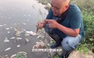 Скачать видео: 钓鱼的一天日常，遇到老钓友放流小鳜鱼，放的很开心