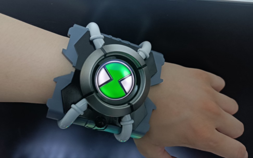 [图]少年骇客 初代omnitrix！改造展示！！！ 小小年纪~