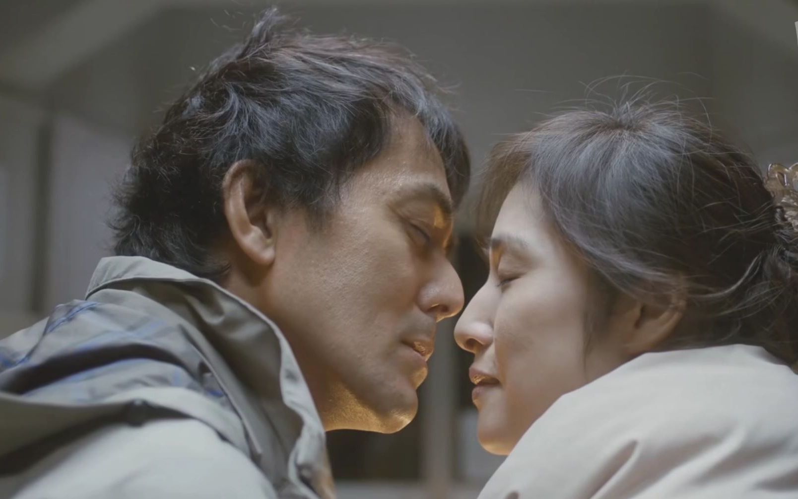 【阿部宽79天海佑希】 老夫妻地铁站吐露多年真心 情到浓时突然.