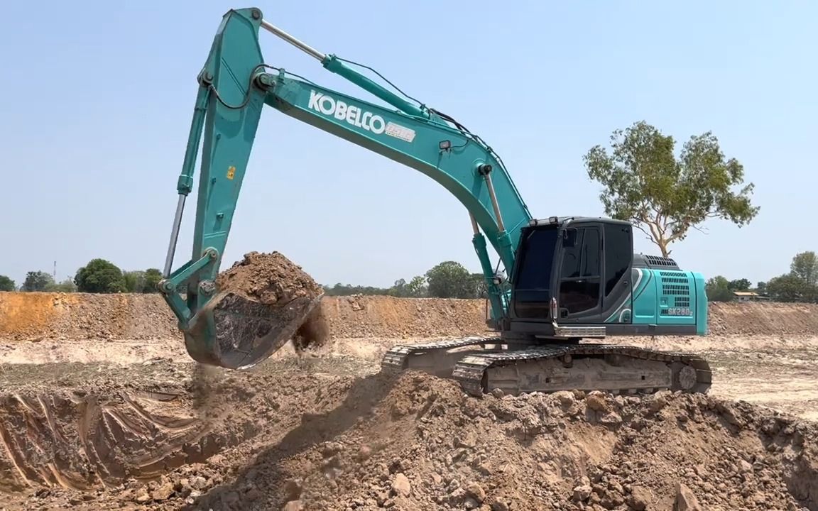 神钢sk260lc-10挖掘机在农田工作