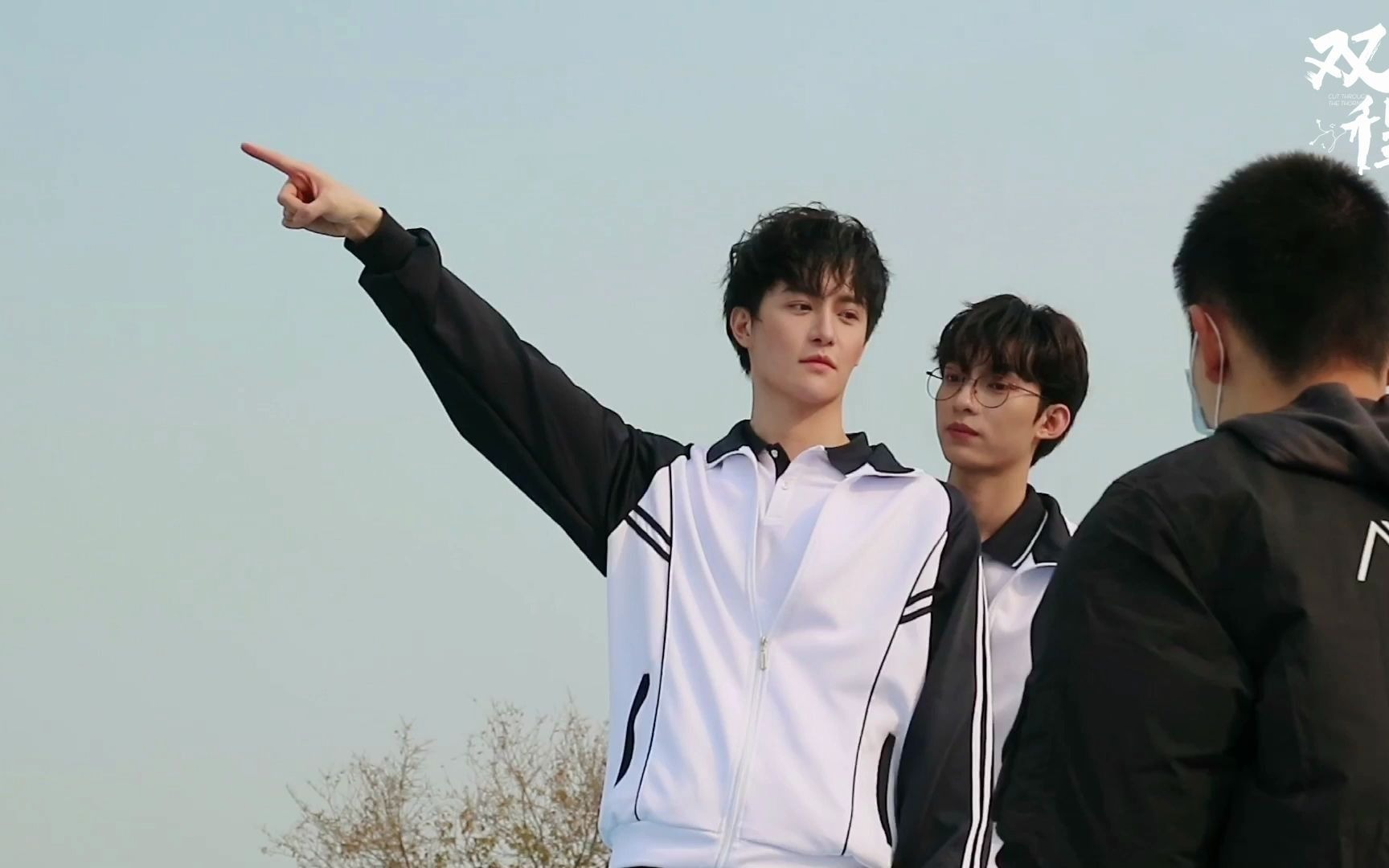 双程舞台剧校服版花絮来袭程亦辰陆风上演天台青春戏