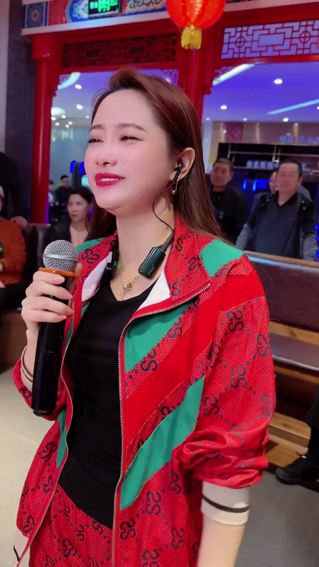 鞍山大晨辰真人真唱大晨辰人美歌甜招牌笑容