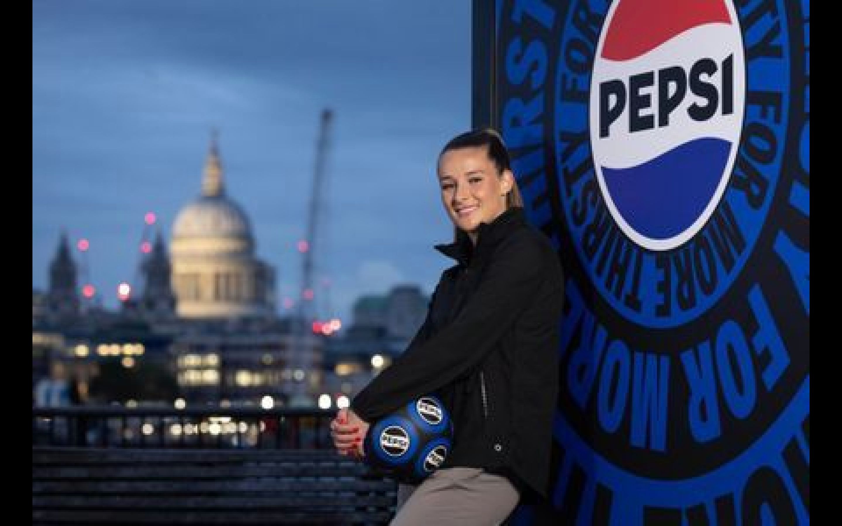 【ella toone】tooney图恩的最新百事可乐代言广告!04927793