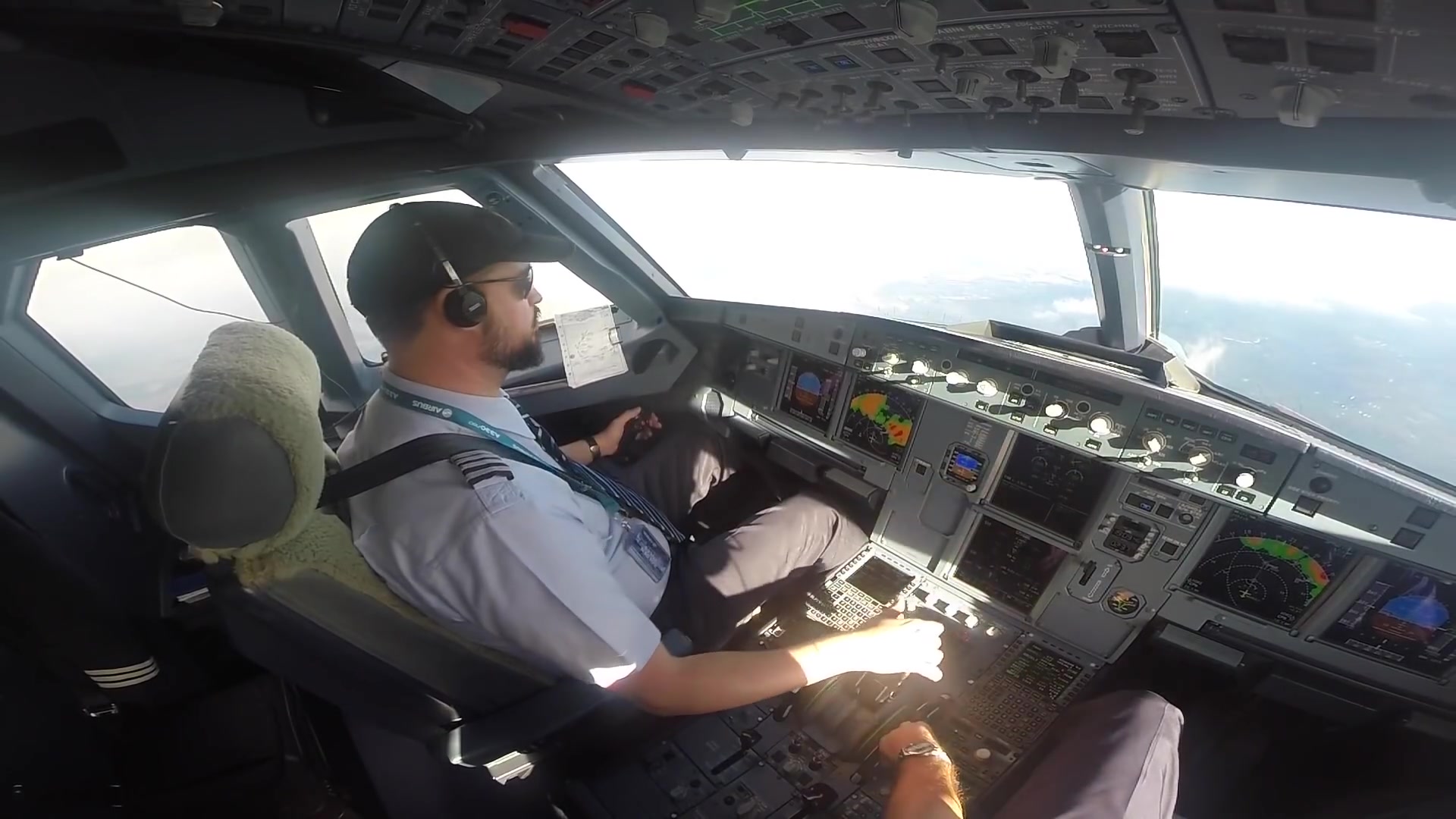 airbus a320neo 驾驶舱视角