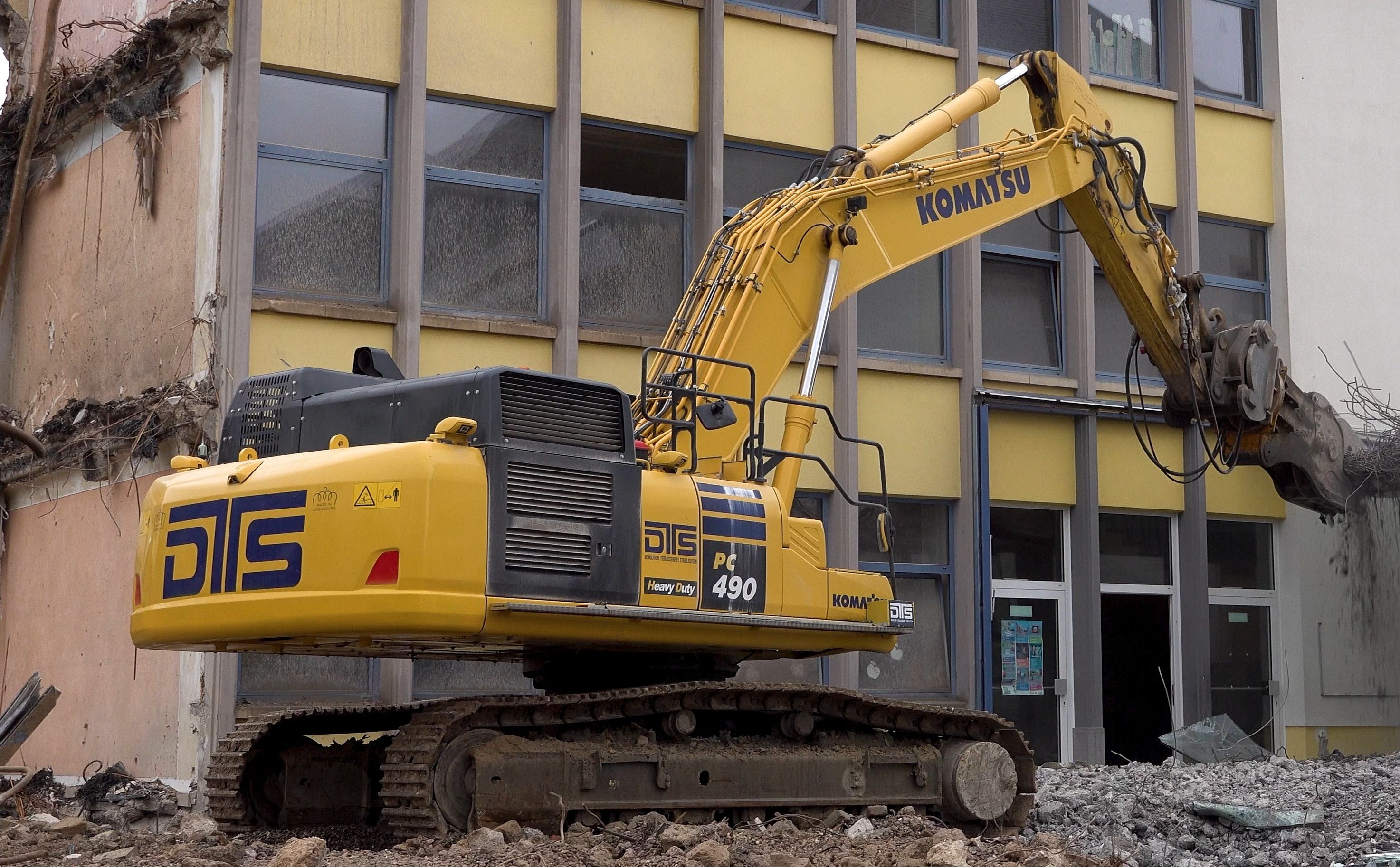 小松pc490挖掘机拆除建筑4k