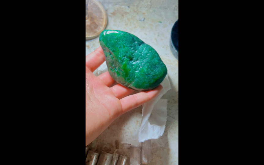 满绿原石 翡翠
