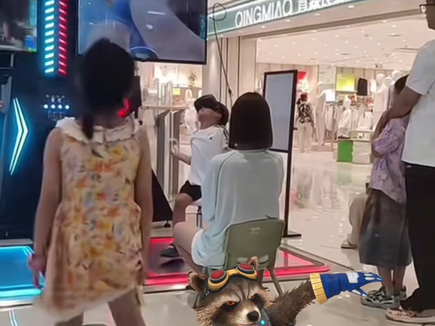 旁边的妈妈╭∩╮