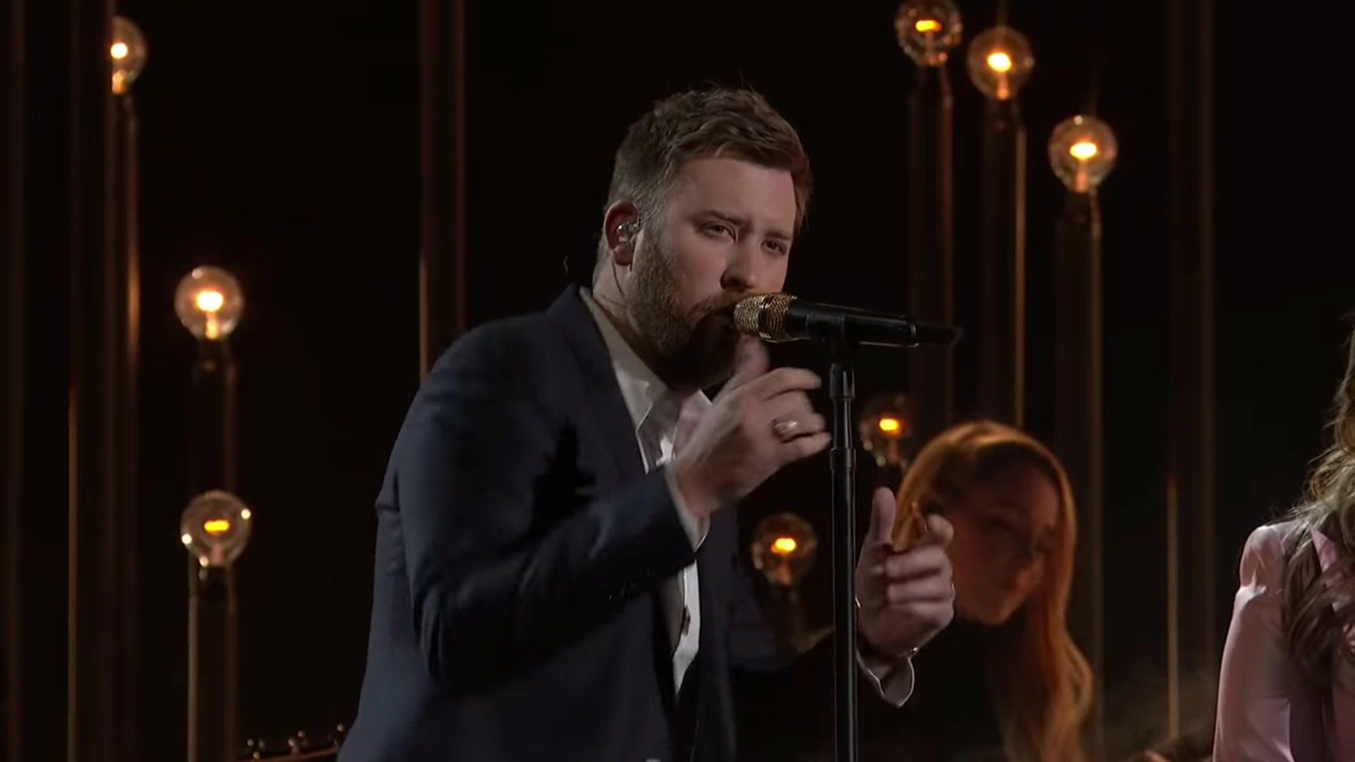 [图][1080p60]"Graveyard" & "What If I Never Get Over You" / CMA Awards 2019 Live