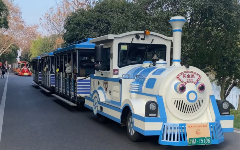 橘子洲头惬意的小火车