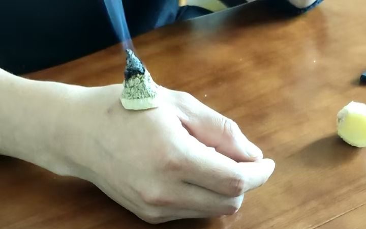 每天隔姜灸合谷穴~气色美美哒