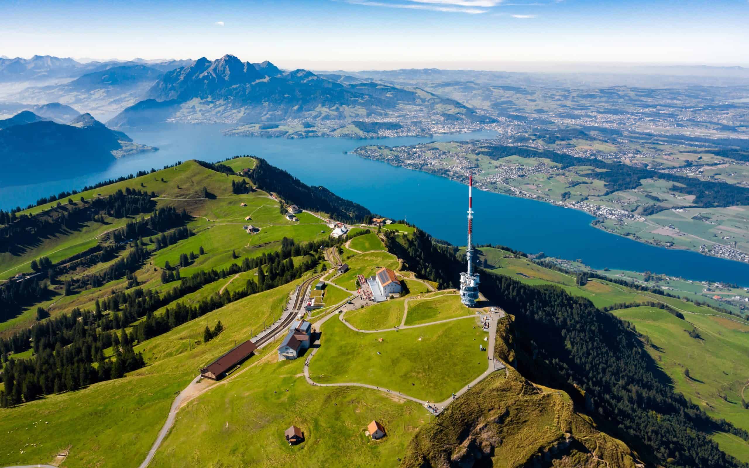 里吉山徒步 看卢塞恩湖和湖边城市,小镇