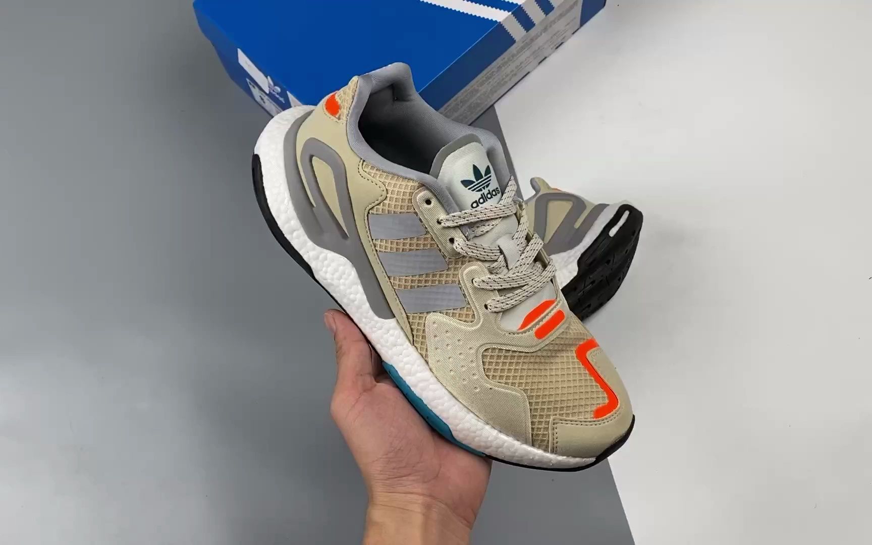 adidas day jogger 日行者低帮休闲运动鞋跑步鞋莆田鞋男鞋女鞋 fw