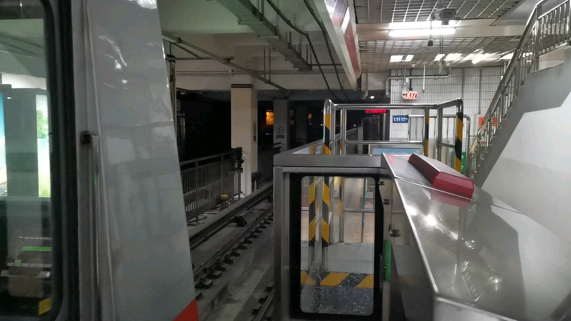 北京地铁l号线列车出站_哔哩哔哩 (゜-゜)つロ 干杯~-bilibili