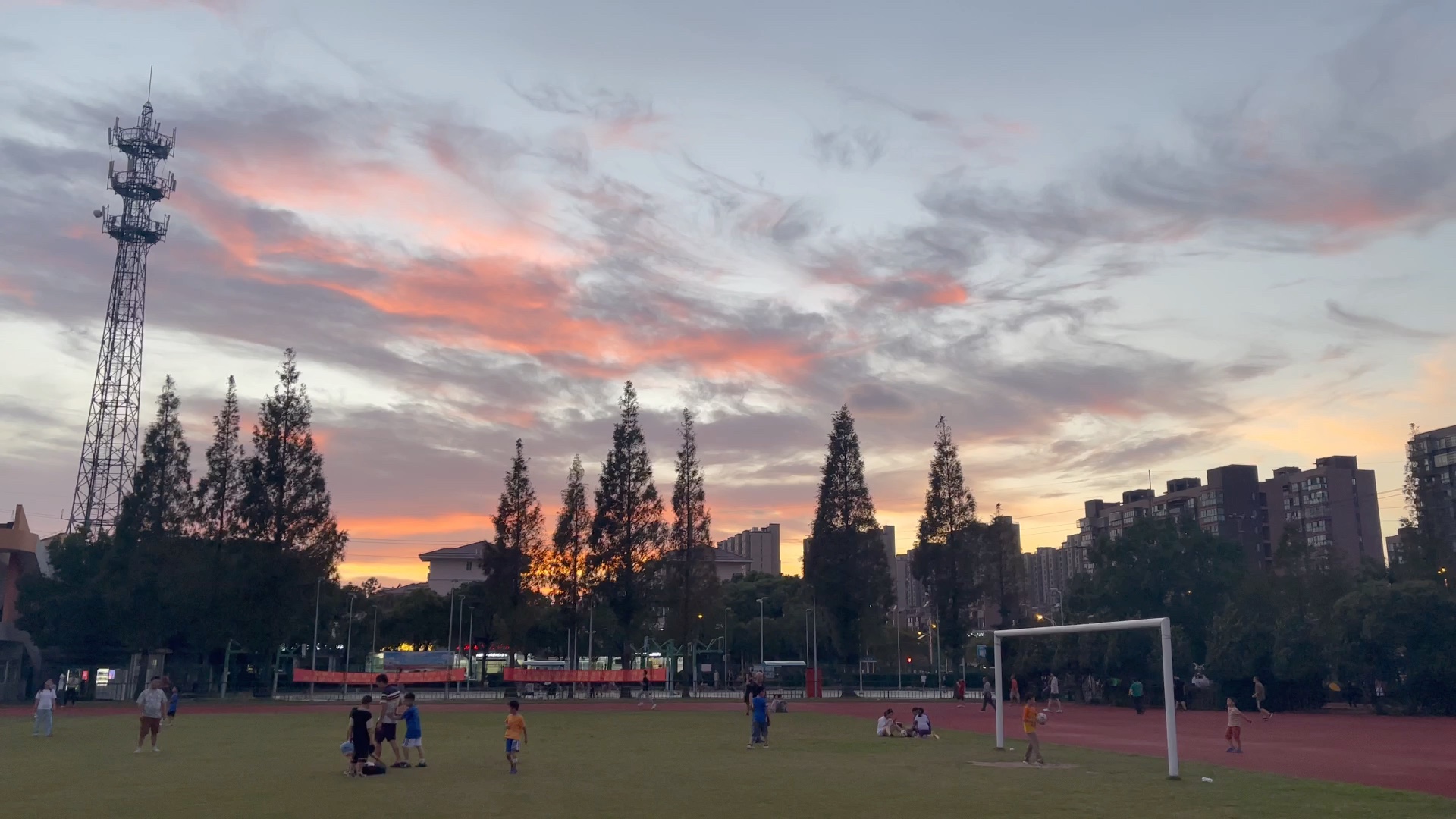 上海南汇体育场惠南镇生活如此美好