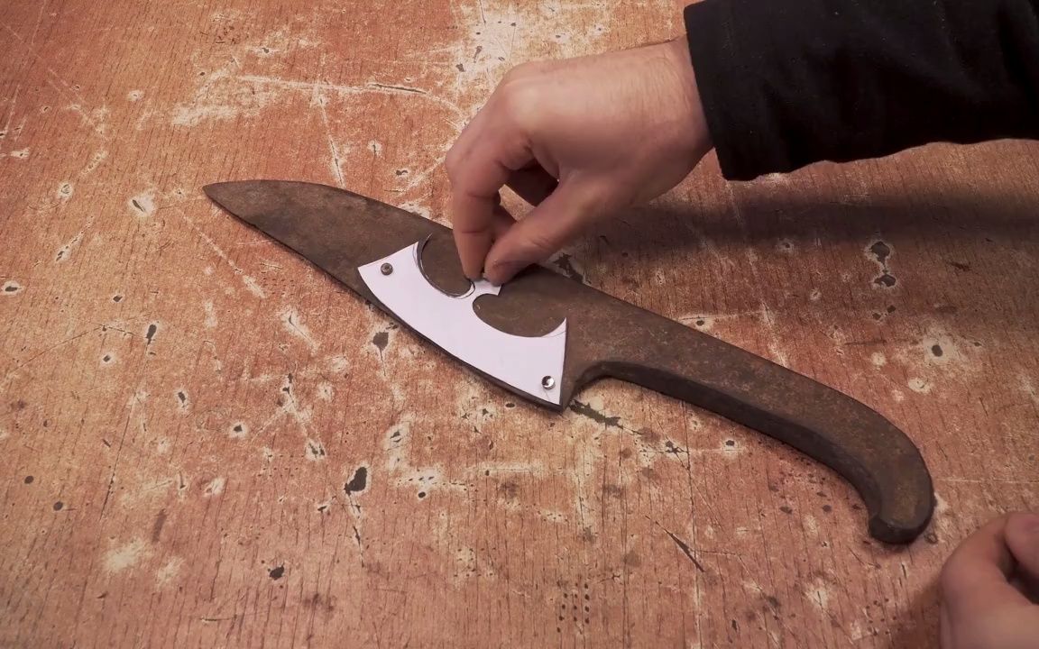 如何用废铁制作成一把精美的斧头