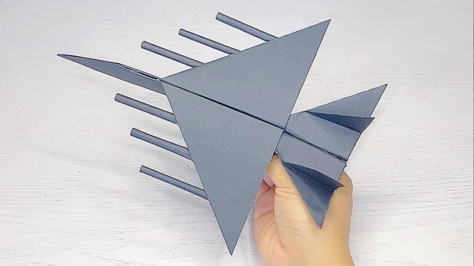 用正方形纸折轰炸机图片