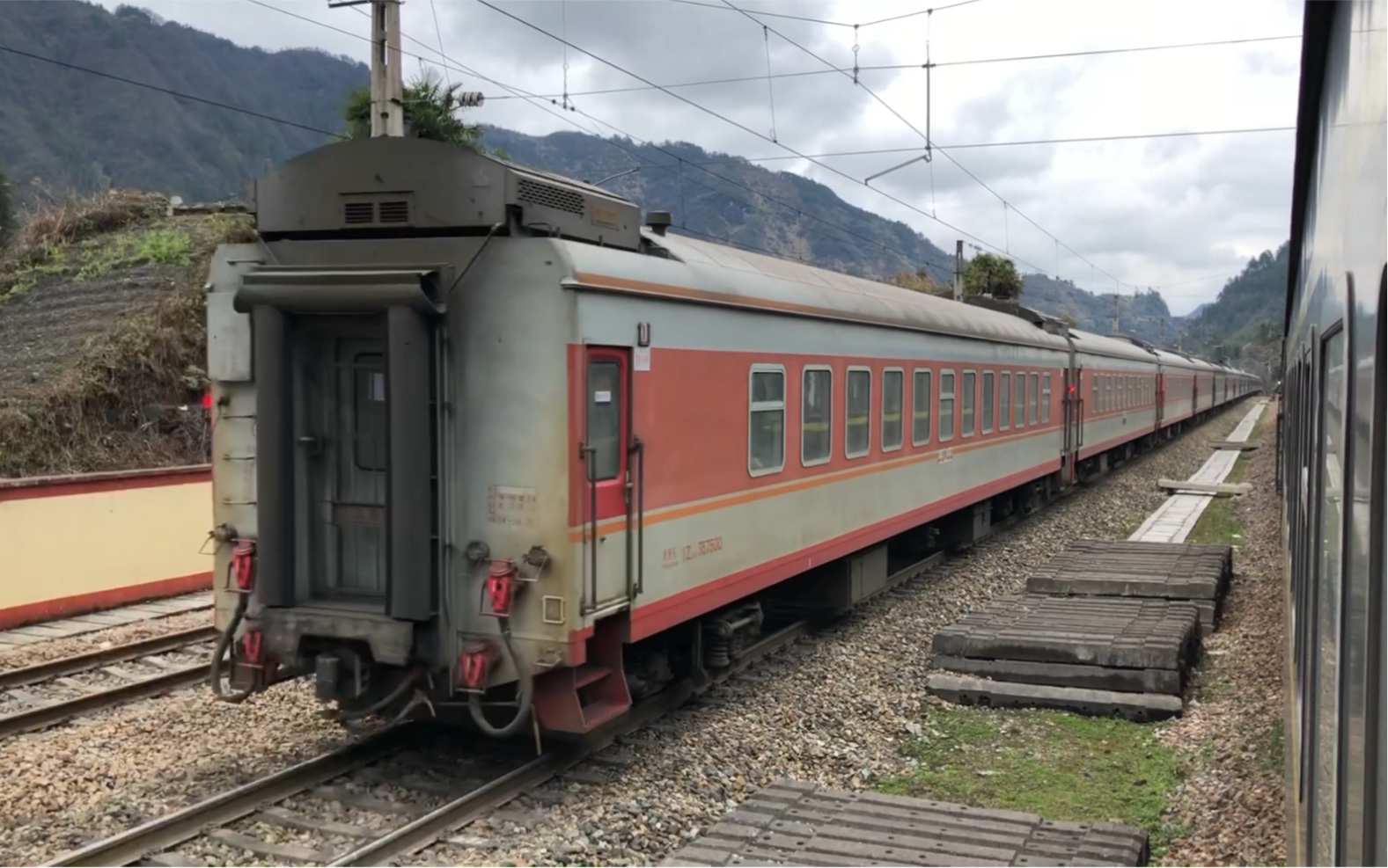 普速列车焦柳线k474二