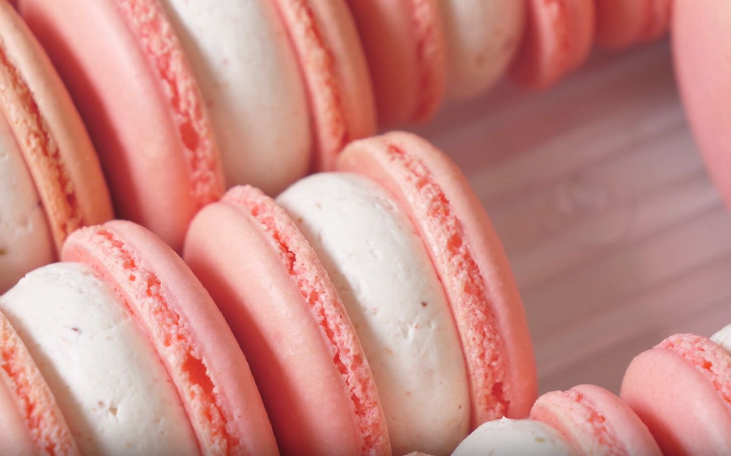 【食音】如何制作美味的草莓马卡龙