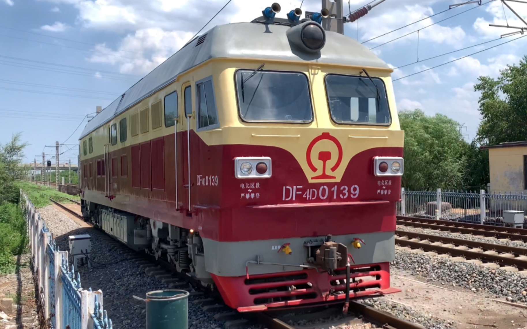 天津北环铁路正线道口 根本想不到的车头型号