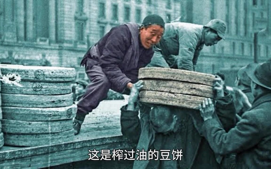 [图]1949年解放前的上海，公司职员也沦为乞丐，街边乞讨！