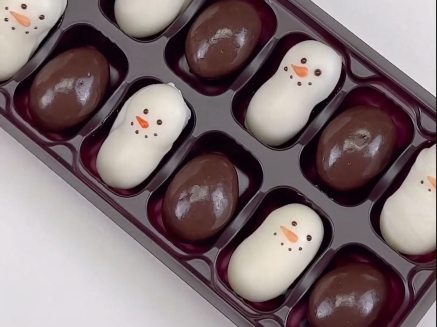 圣诞节送雪人杏仁巧克力可爱吧