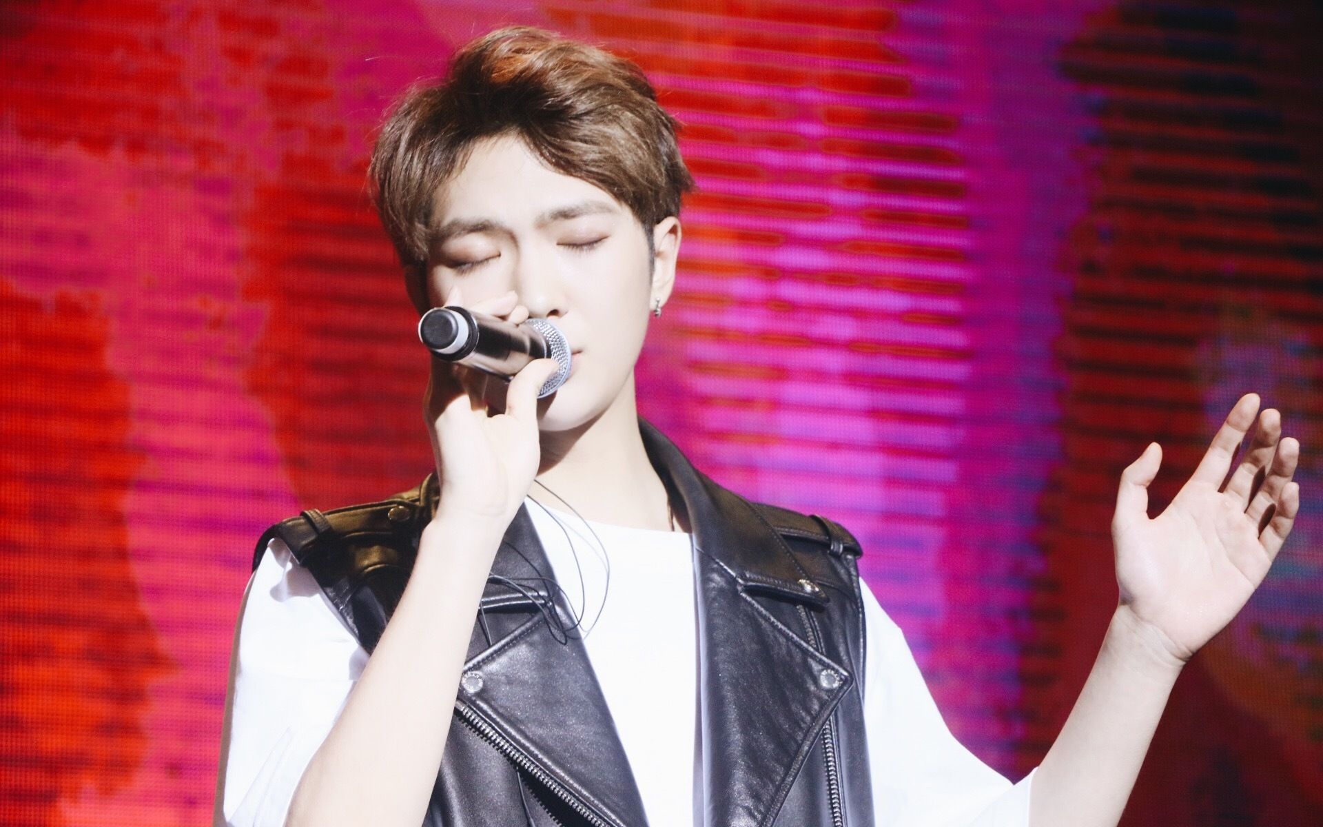 【swin何屹繁】new world见面会上海场solo 慢慢>