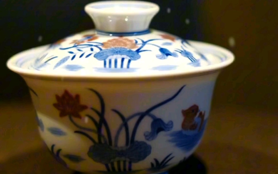 厚森窑制青花釉里红莲池鸳鸯纹盖碗