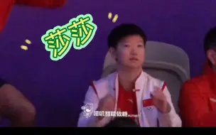 Скачать видео: 莎莎你在和柳丁说什么吖  救命 她最后滴表情🥰🥰视频来自微博