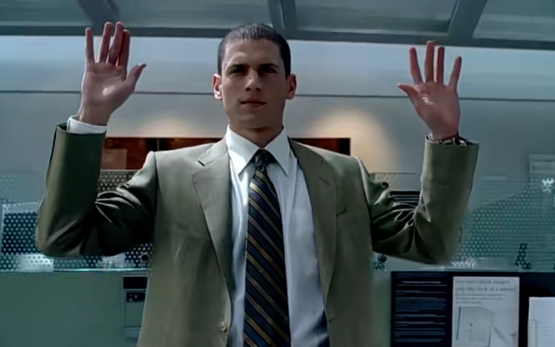 越狱 1-1 迈克抢劫