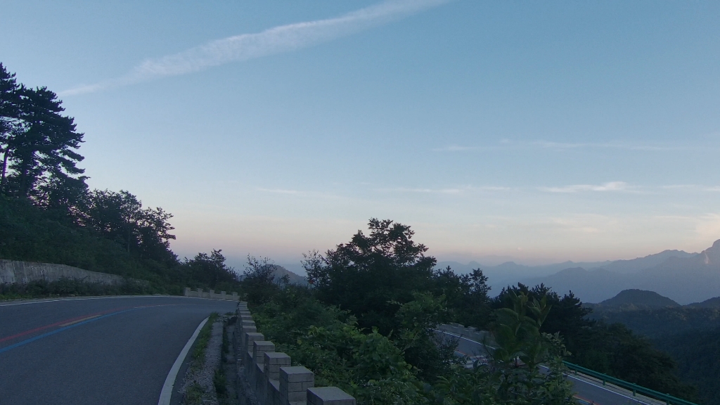 摩旅中国,安徽岳西县妙道山(海拔1100)下坡到318国道河图镇