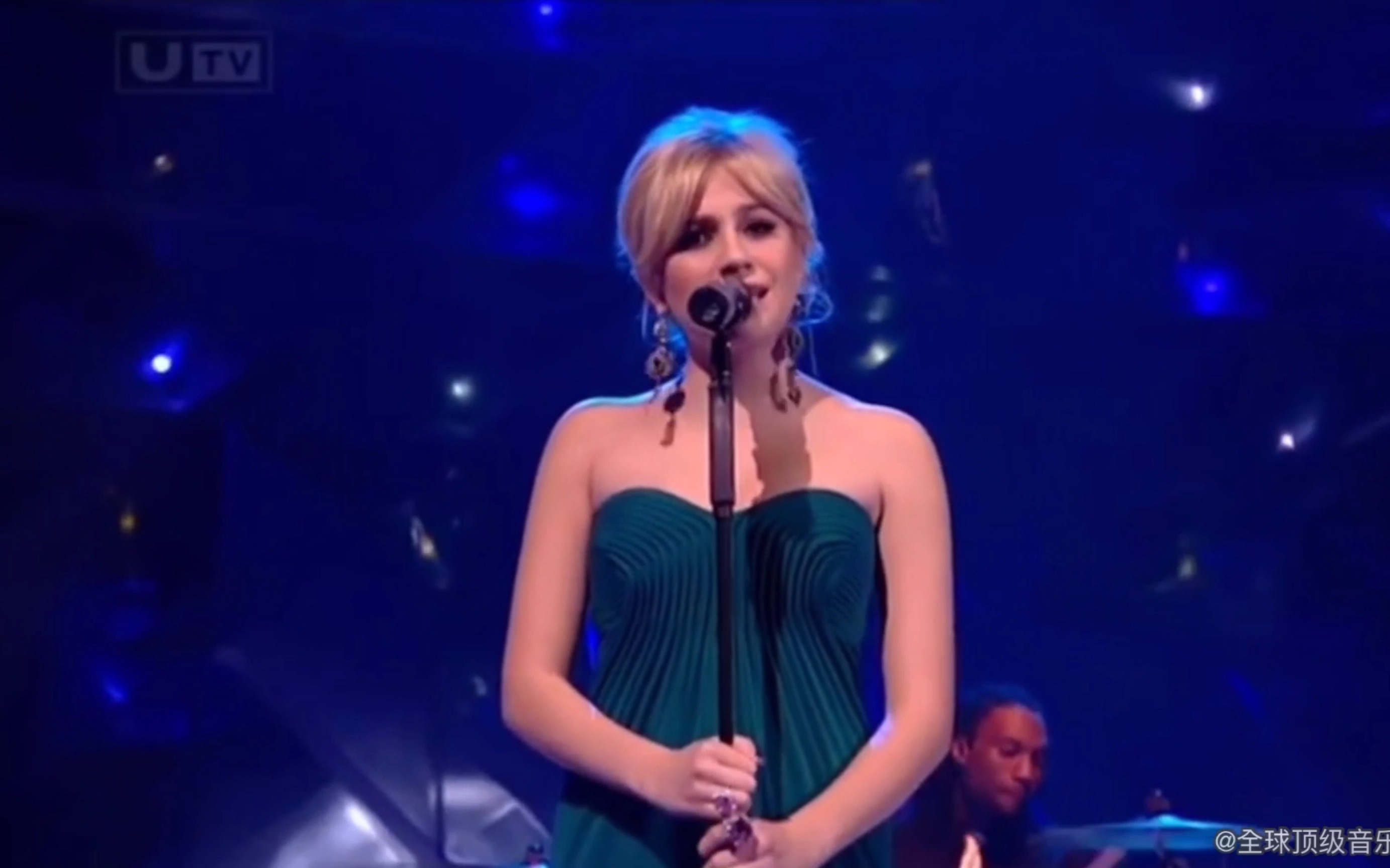 [图]Pixie Lott《Cry Me Out》Live