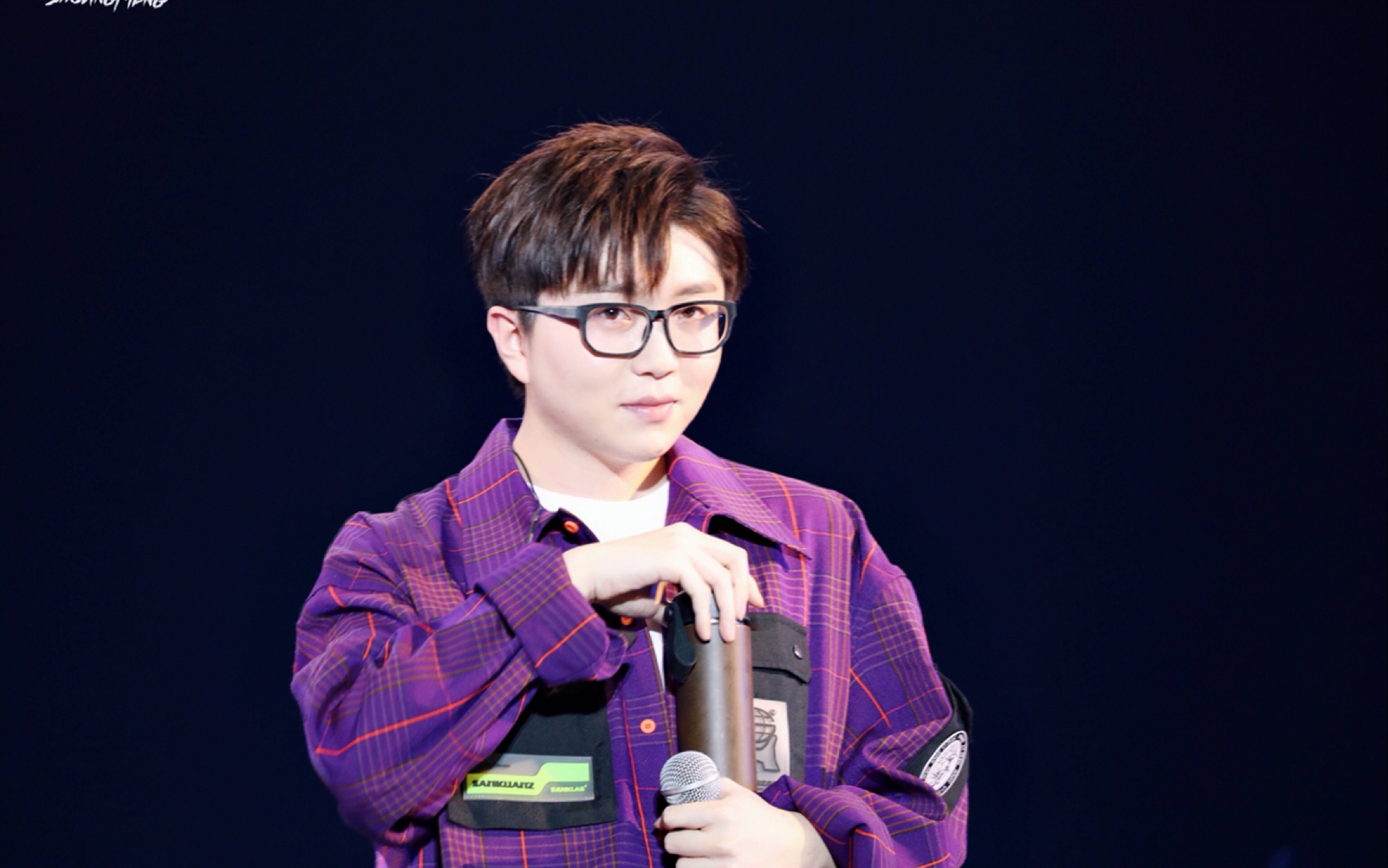 毛不易珠海沙滩音乐节现场切蛋糕为户户们录制203感动满满