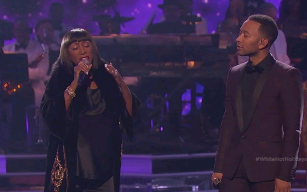 [图]Patti Labelle and John Legend 2015 O holy night