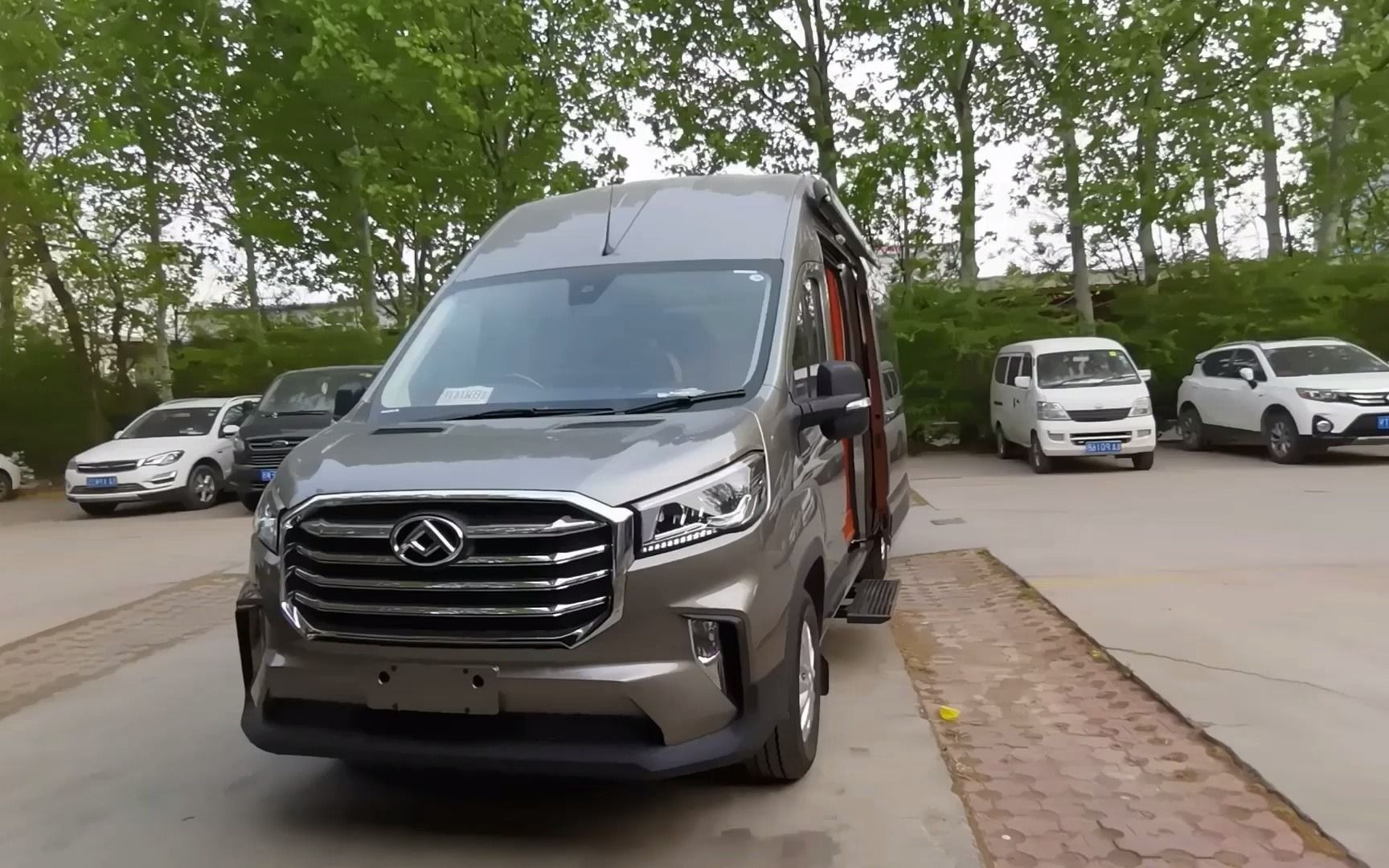 上汽大通v90改装床车,内饰精装修,空间利用率很高!