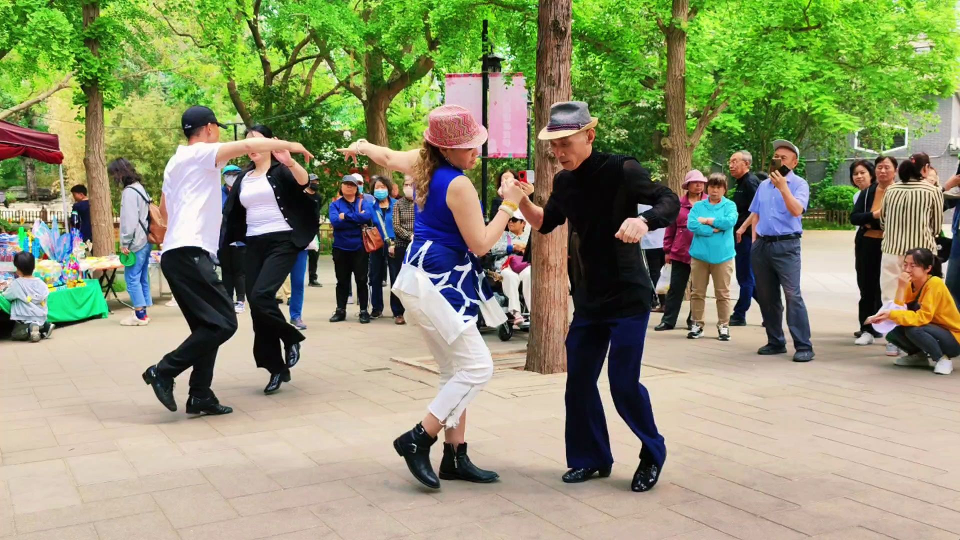 吉特巴双人对跳,每一个舞步都充满了力量和节奏感,好听好看