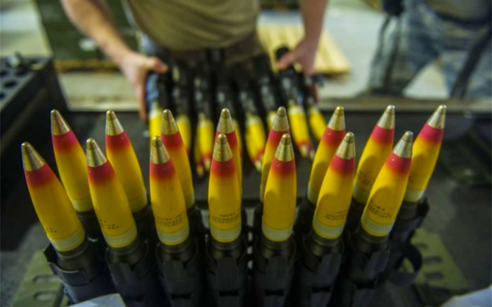 美国继续援乌 并可能向乌克兰提供贫铀弹