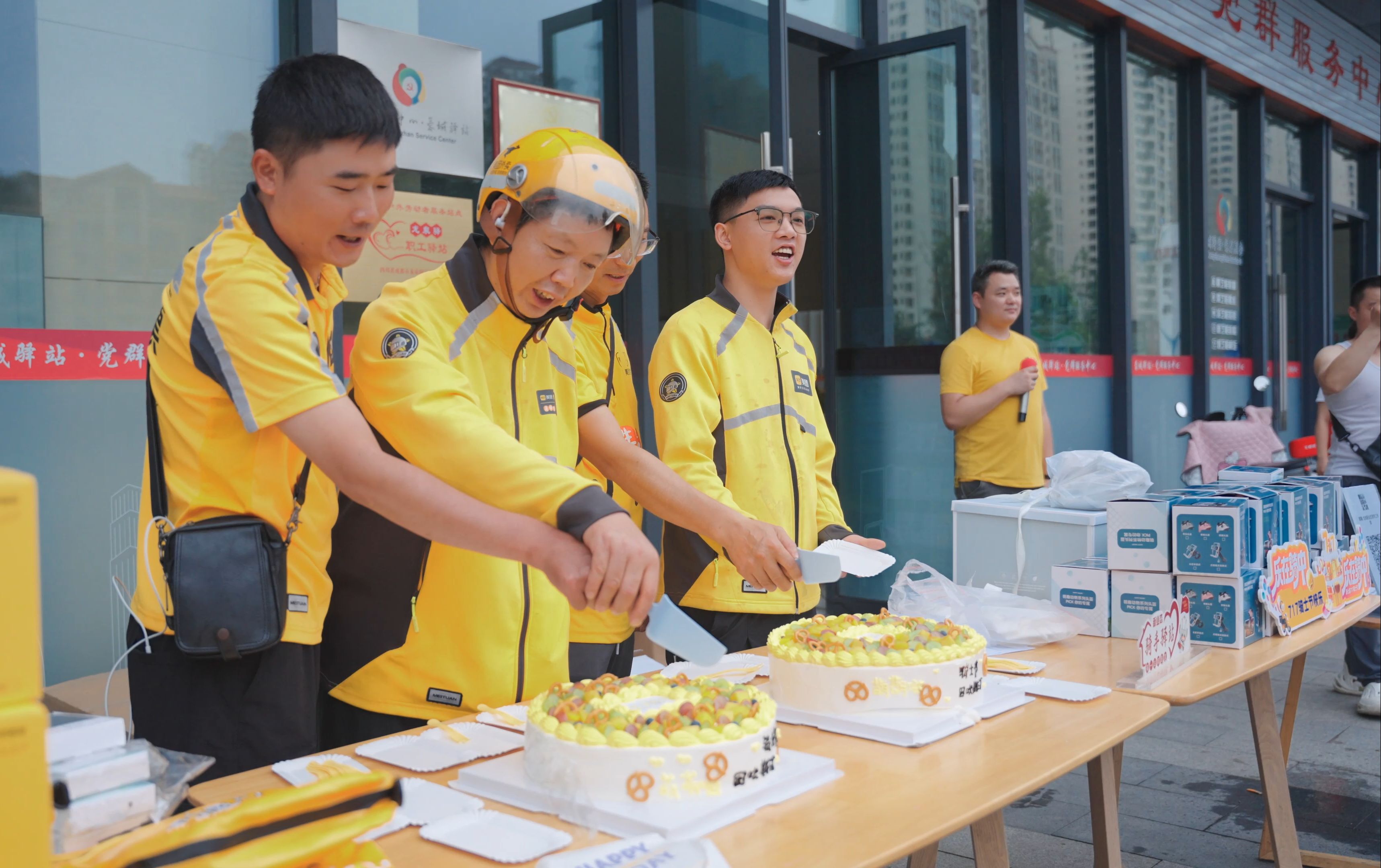 717骑士节,看美团小哥能领到什么好东西