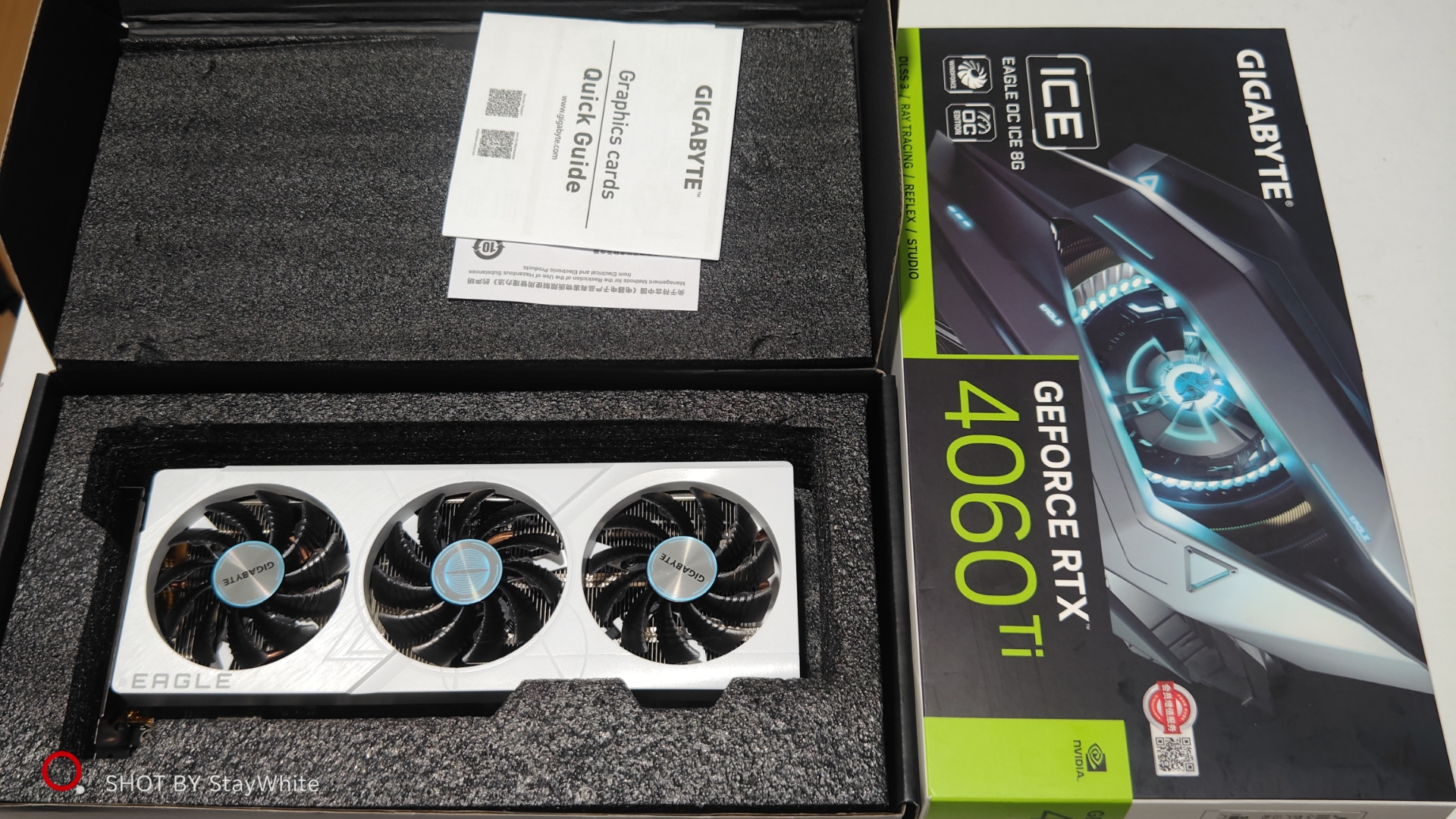 20240924技嘉4060ti白猎鹰 箱说齐全,很白很白,颜值不错