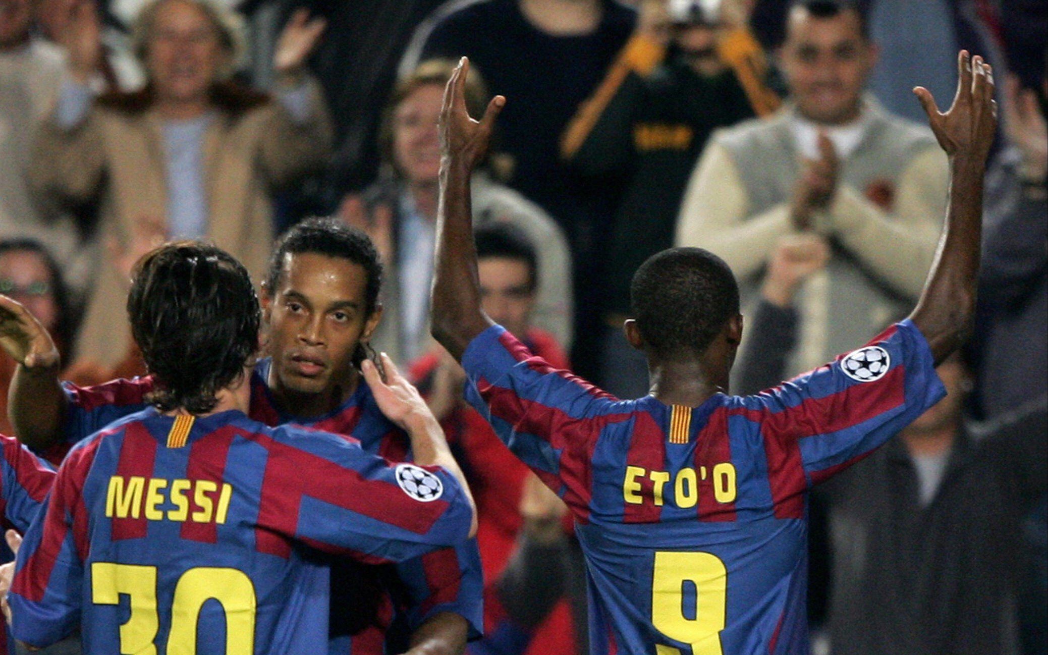 每天一个神仙球:埃托奥,梅西,小罗之间炉火纯青的配合